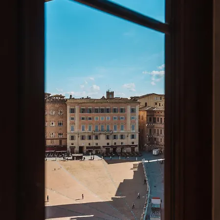 Torre Dei Lambertini Windows On Piazza Del Campo - Residenza D'epoca Lägenhet Siena