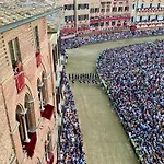Apartman Torre Dei Lambertini Windows On Piazza Del Campo - Residenza D'epoca