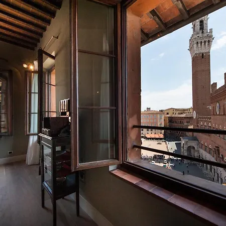 Torre Dei Lambertini Windows On Piazza Del Campo - Residenza D'epoca Siena