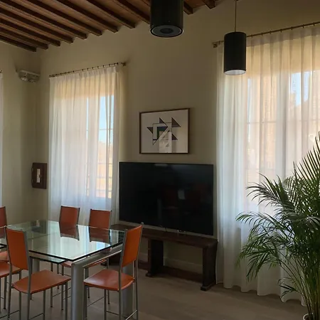 Apartamento Torre Dei Lambertini - Su Piazza Del Campo *