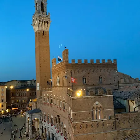 Torre Dei Lambertini Windows On Piazza Del Campo - Residenza D'epoca * Сиена