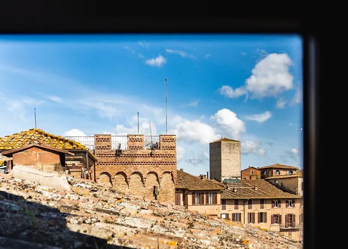 Torre Dei Lambertini Windows On Piazza Del Campo - Residenza D'epoca