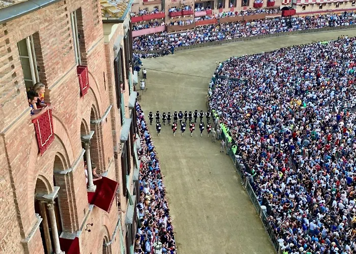 Апартаменты Torre Dei Lambertini Windows On Piazza Del Campo - Residenza D'epoca