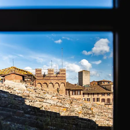 Torre Dei Lambertini Windows On Piazza Del Campo - Residenza D'epoca
