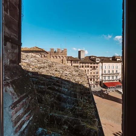 Torre Dei Lambertini Windows On Piazza Del Campo - Residenza D'epoca *