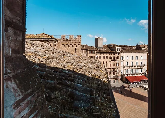 Torre Dei Lambertini Windows On Piazza Del Campo - Residenza D'epoca *